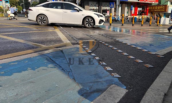 reflective road markers