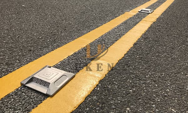 reflective pavement studs