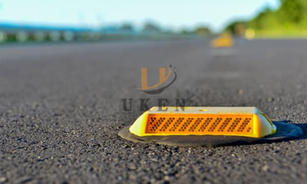 road stud reflectors