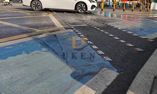 reflective pavement studs