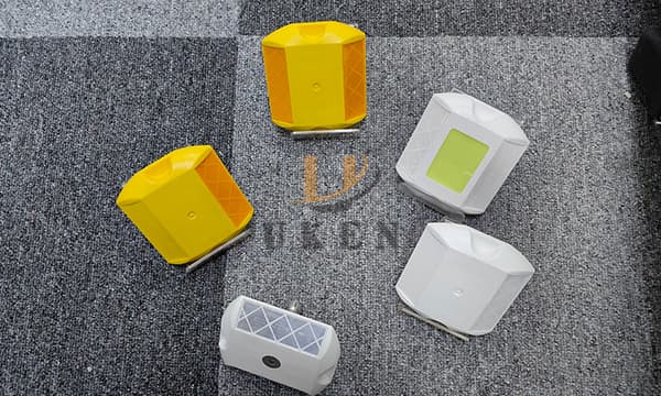 plastic road reflectors