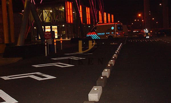 glass reflective road studs