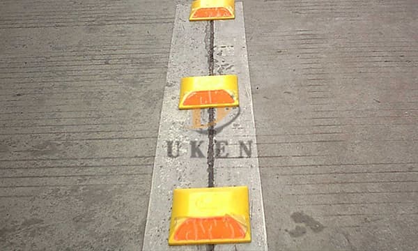 reflective pavement studs